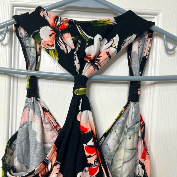GUESS Women's Top Small Tank Bodysuit Twist
Strap V Neck Floral pattern - Picture 3 of 4